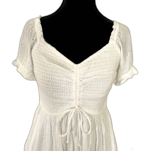 Hollister Size S White Eyelet Romper Boho Resort Vacation Spring Summer Beach - Picture 3 of 6